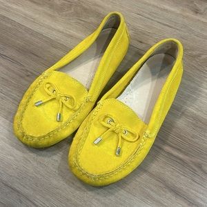 C. Motion yellow slip on car driver moccasin shoes/loafers w tread on bottom